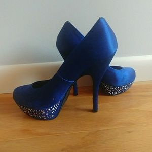 Blue studded Steve Madden heels!!